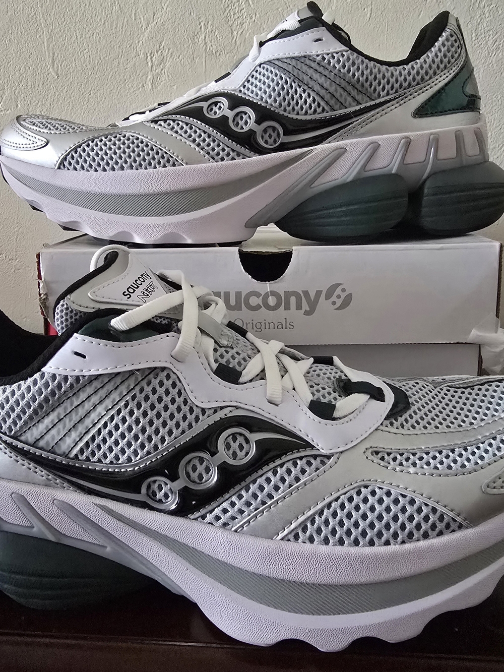 Saucony Men's White, Silver & Black Athletic Sneakers with Teal Accents